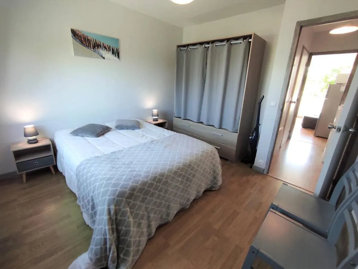 Appartement Renove, Calme 300M Plage, Avec Parking Et Balcon - Beg Meil, Fouesnant - Fr-1-481-55